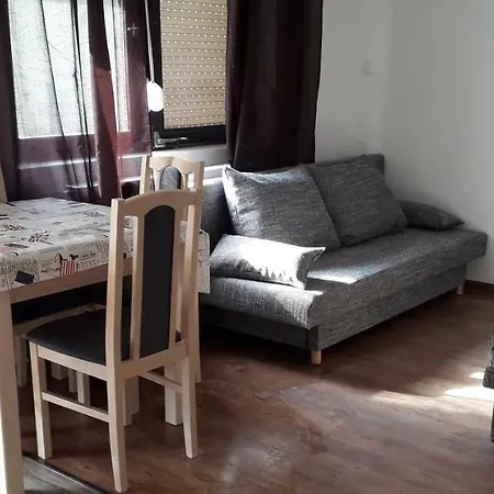 Lelke Apartment