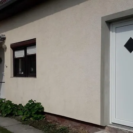 Apartment Lelke Zamardi